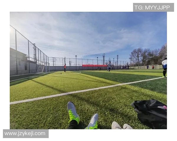 王丽独家解析足球技巧与战术分享助你提升球场表现 王丽独家解析足球技巧与战术分享助你提升球场表现